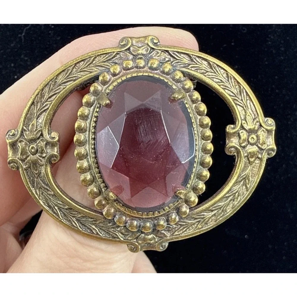 Antique 1920s Victorian Revival Brooch Purple Molded Glass Gilt‎ Brass 2